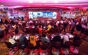 Dasbor kategori permainan m11mpo menampilkan slot, live casino, dan pasar olahraga